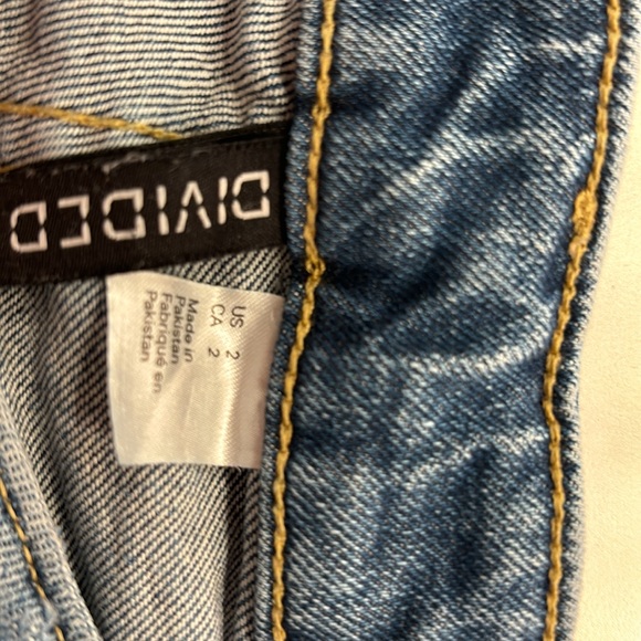 H&M Jean shorts. Size 2us. Dark blue - Picture 3 of 4